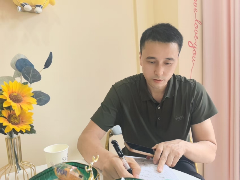 笑看一切的第二张照片--昆明相亲服务中心