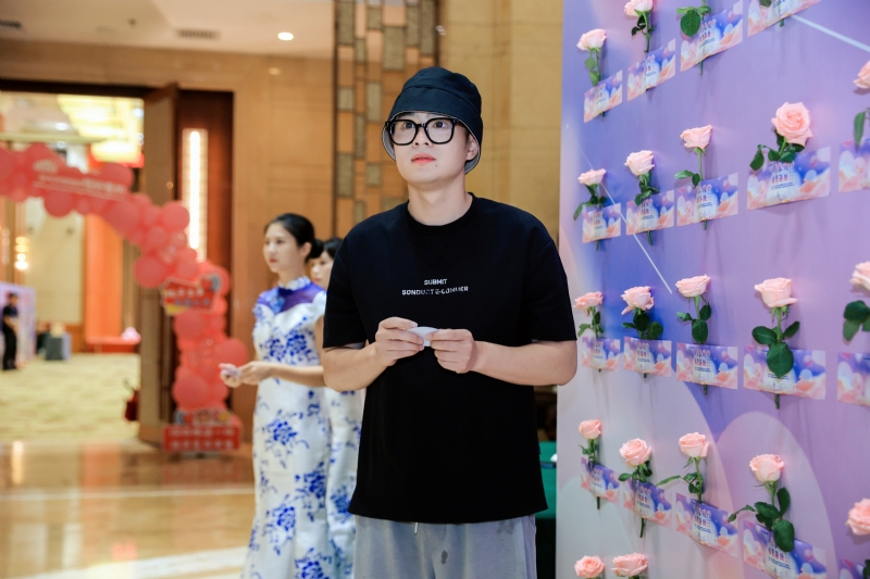 被驯服的象的第一张照片--昆明相亲服务中心