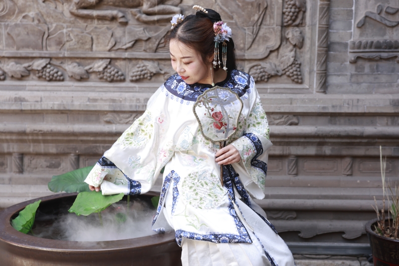 认真的雪的第一张照片--昆明相亲服务中心